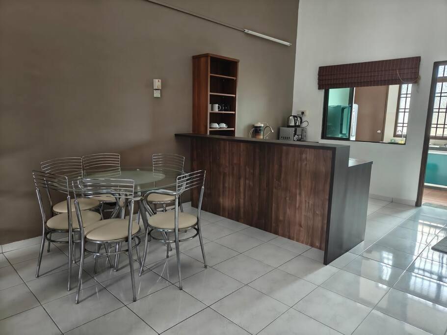 June's Homestay@ Puteri Wangsa Near Aeon & Ikea